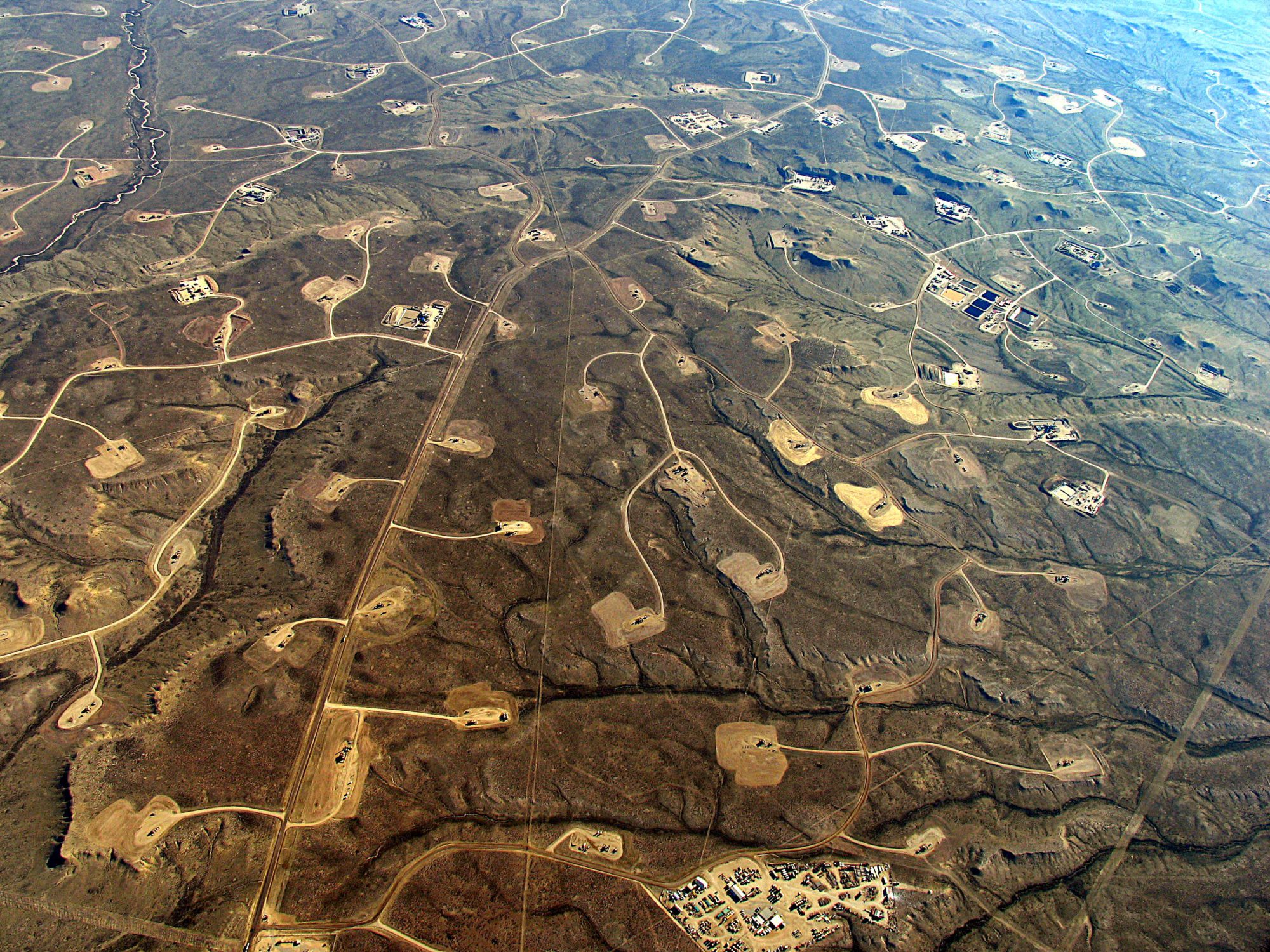 U.S. shale oil and gas: Going over the hedge? image